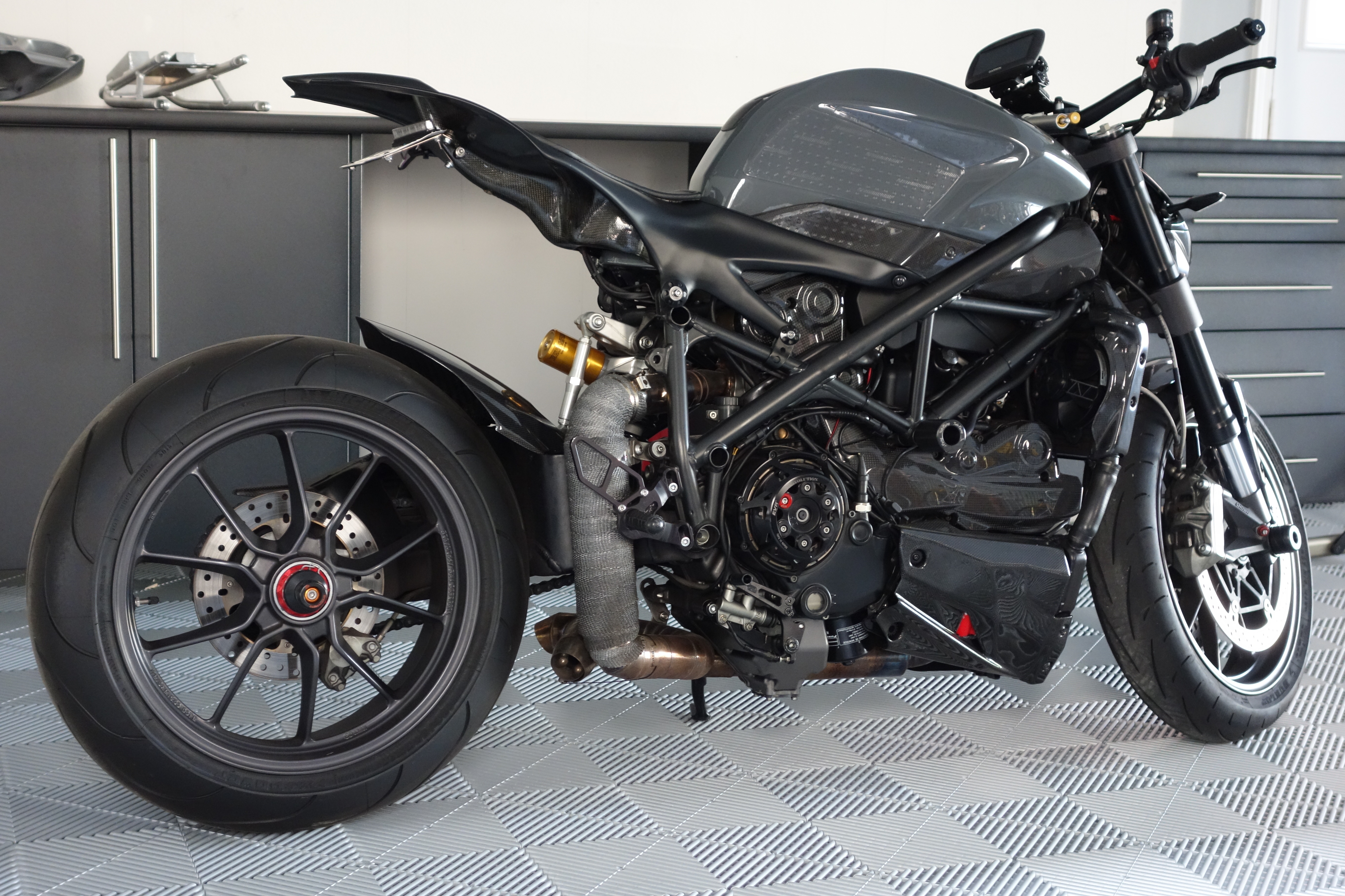 2010 Ducati Streetfighter photo 45